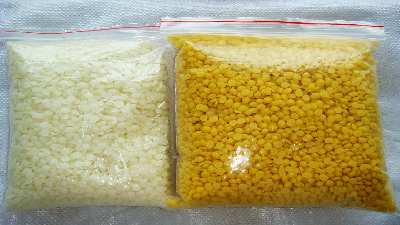White beeswax granule and yellow beeswax granule